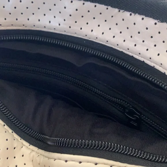 Haute Shore Crossbody Bag - Picture 8 of 9